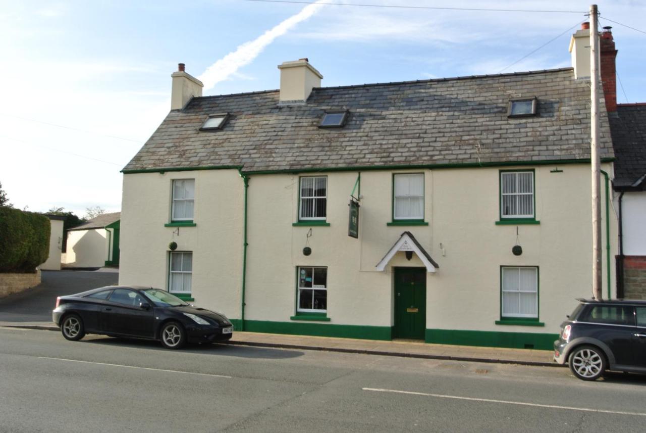Old Castle Farm Guest House Brecon Extérieur photo